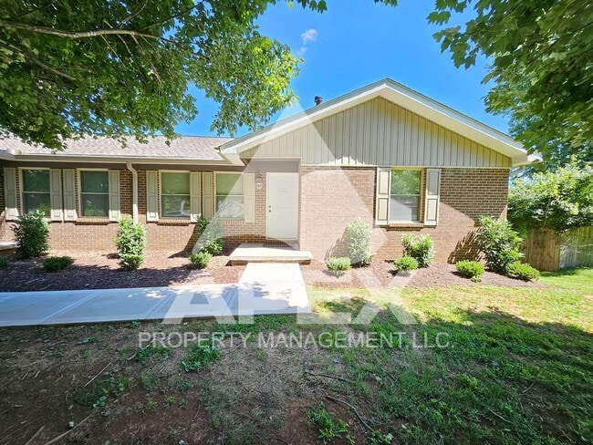 Building Photo - Renovated - 2 Bd 2.5 Ba Townhouse Duplex w/Huge Bonus room and oversized 1-car garage in West Kno...