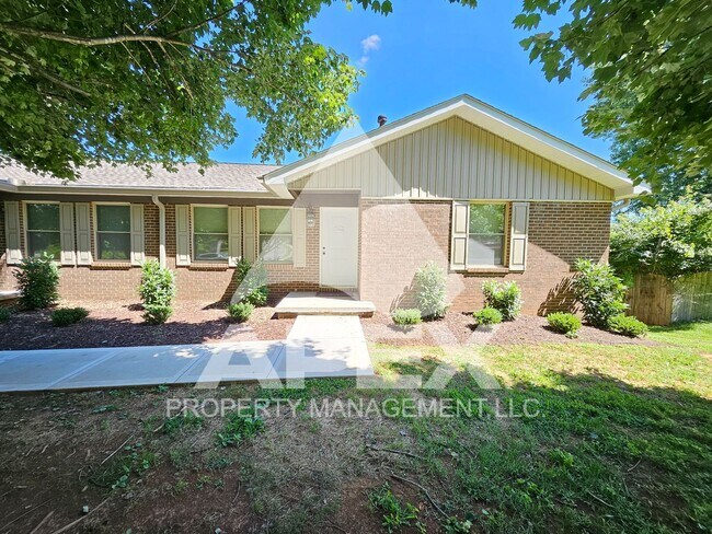 Foto del edificio - Renovated - 2 Bd 2.5 Ba Townhouse Duplex w/Huge Bonus room and oversized 1-car garage in West Kno...