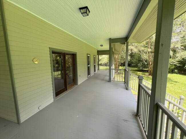 Foto del edificio - 5 bedroom, 2.5 bathroom secluded country h...
