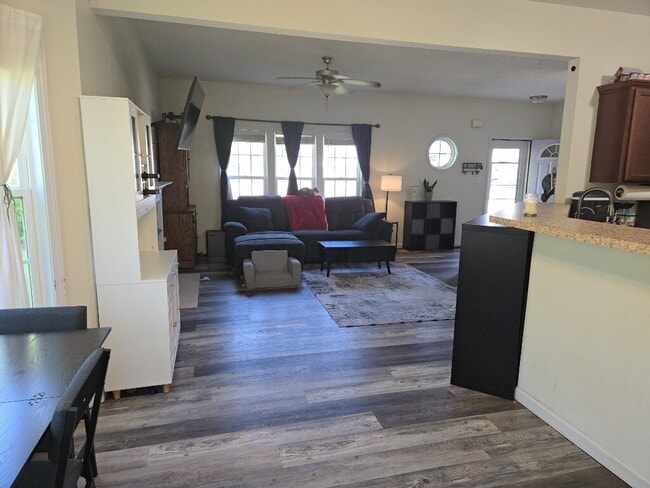 Foto del edificio - 213 Cottage Brook Ct