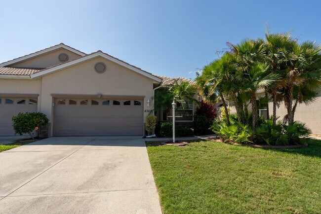 Foto del edificio - "Charming Englewood Gem: 2 Beds, 2 Baths in Oyster Creek Gated Golf Community