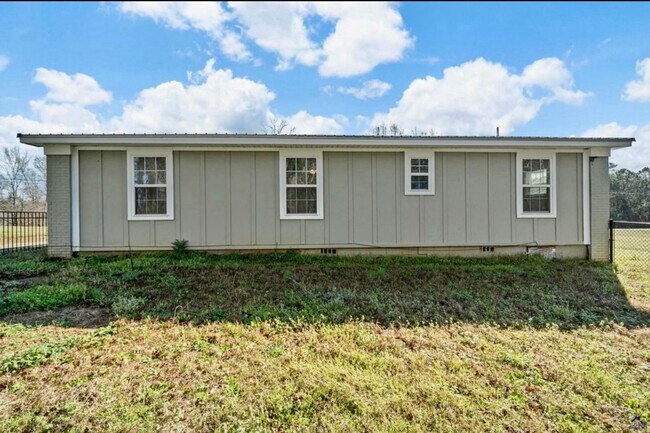 Building Photo - Country Cottage