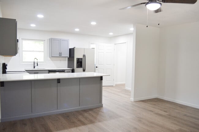 Building Photo - 21 Munster Dr