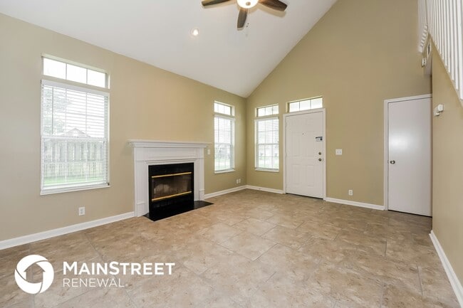 Building Photo - 2013 Valley Dr