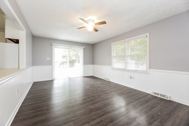 Building Photo - 202 Evergreen St