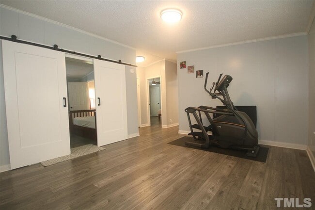 Foto del edificio - 715 Hatch Rd
