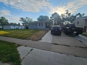 Building Photo - 612 George St