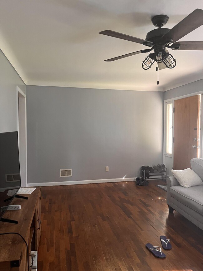 Building Photo - 513 Maple Ridge