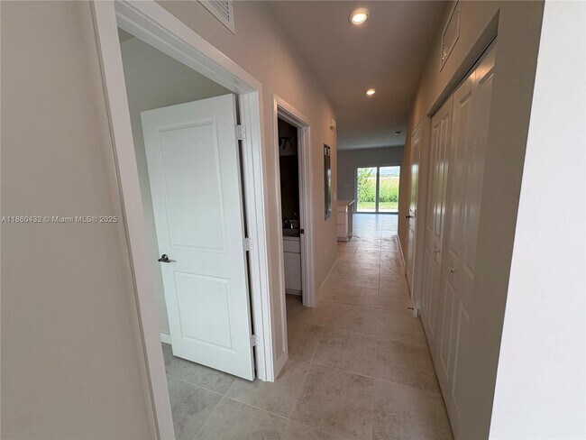 Foto del edificio - 1014 W Davis Pkwy