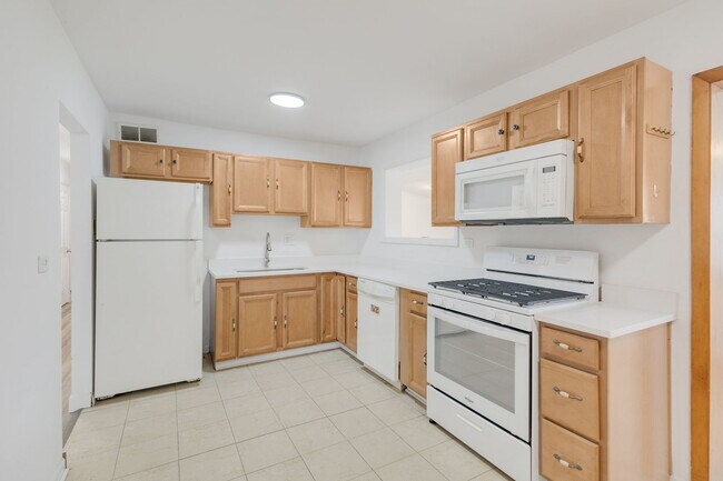 Foto del edificio - 533 Redwood Rd