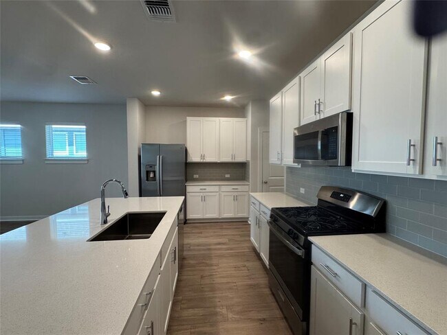 Building Photo - 105 Sorghum Dr