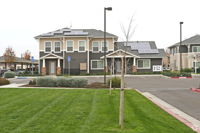 Weast Trail Apartaments - West Trail Apartments