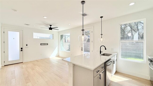 Foto del edificio - 3417 Elija St