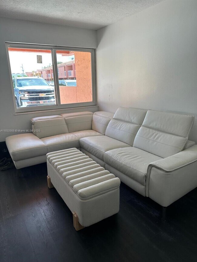 Foto del edificio - 11360 SW 1st St