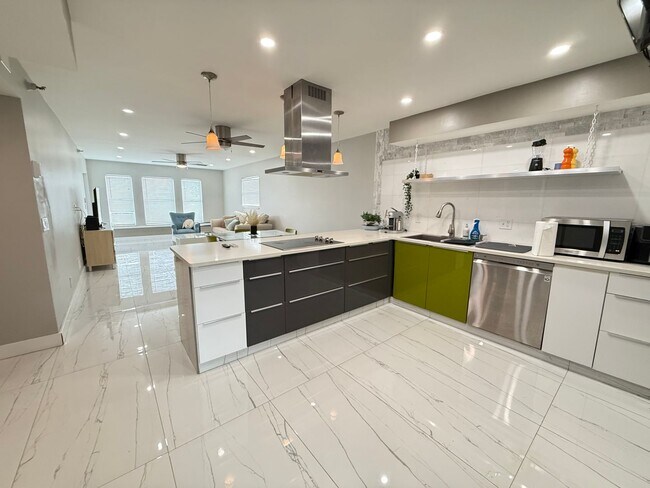 Foto del edificio - 2/2 Available Now! Welcome to Cartagena ne...