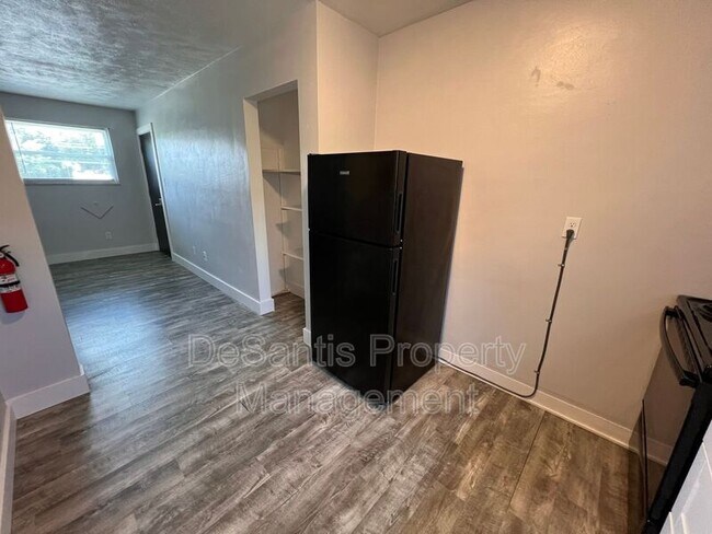 Foto del edificio - 639 Russian St