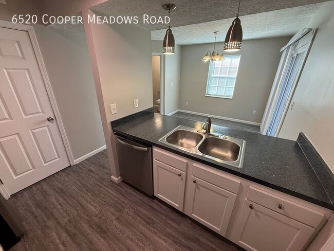 Foto del edificio - 6520 Cooper Meadows Rd
