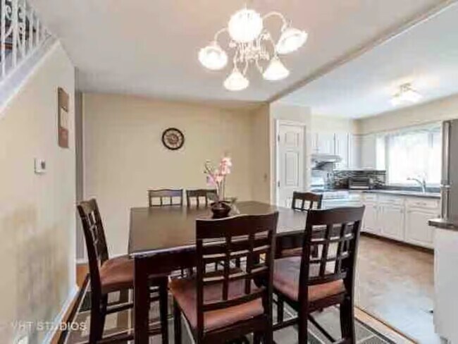 Foto del edificio - 553 W Park Ave