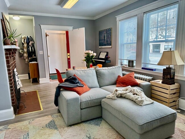 Building Photo - 156 Main St