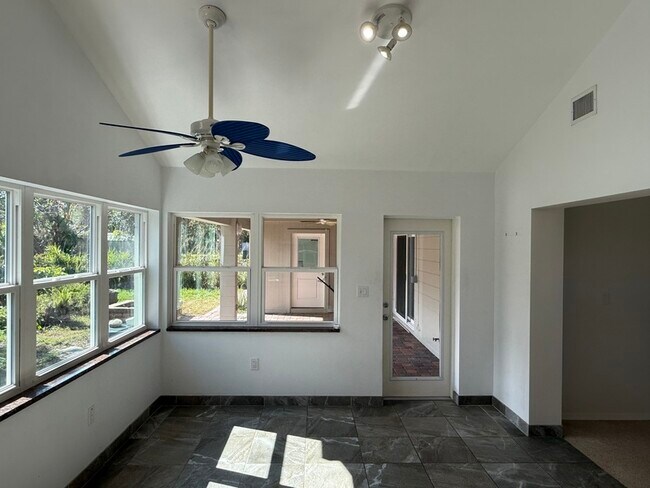 Foto del edificio - 1012 Country Club Way S