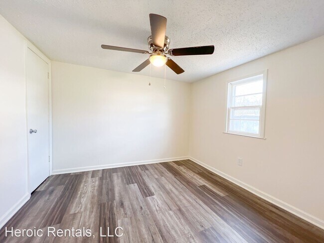 Building Photo - 3 br, 1 bath House - 390 Farley Street