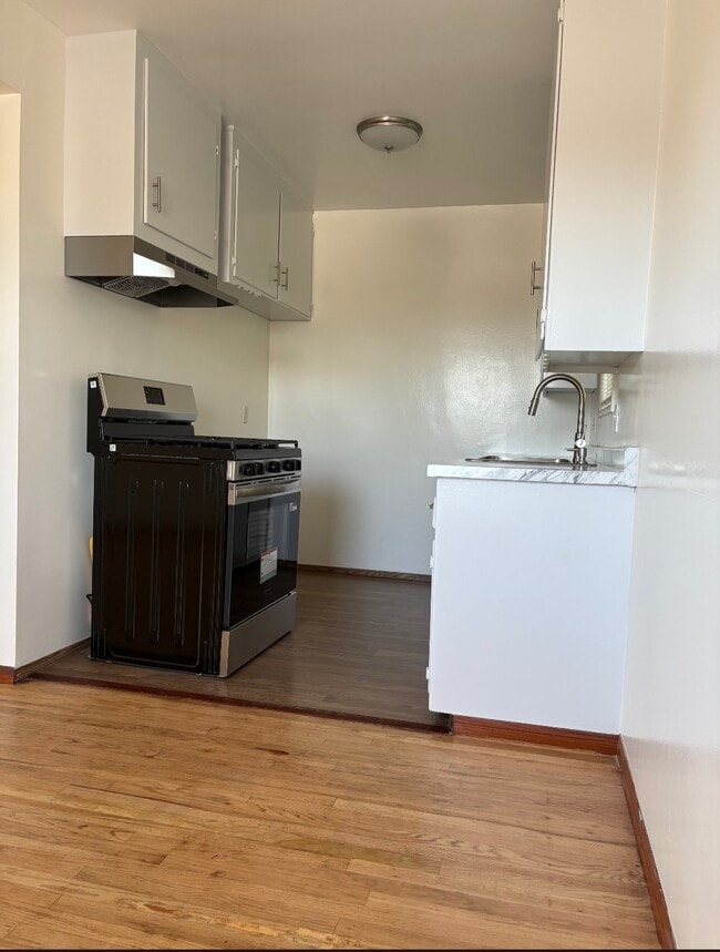 Building Photo - 9800 San Carlos Ave