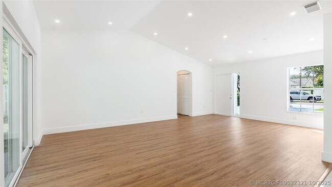 Building Photo - 1811 SW 124th Way
