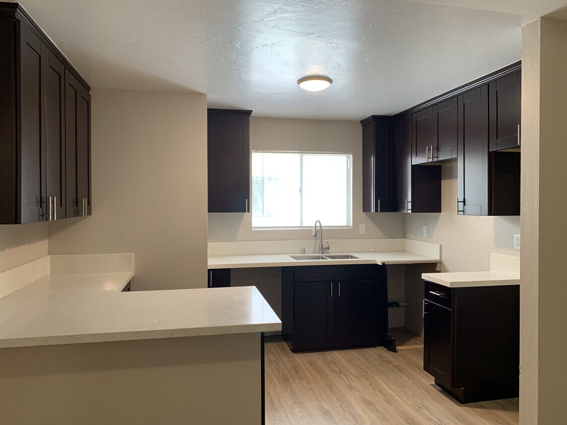 521 Sandalwood Pl Unit 6, Escondido, CA 92027 Condo for Rent in