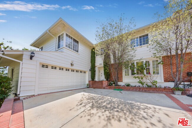 Foto del edificio - 9808 Hillgreen Pl
