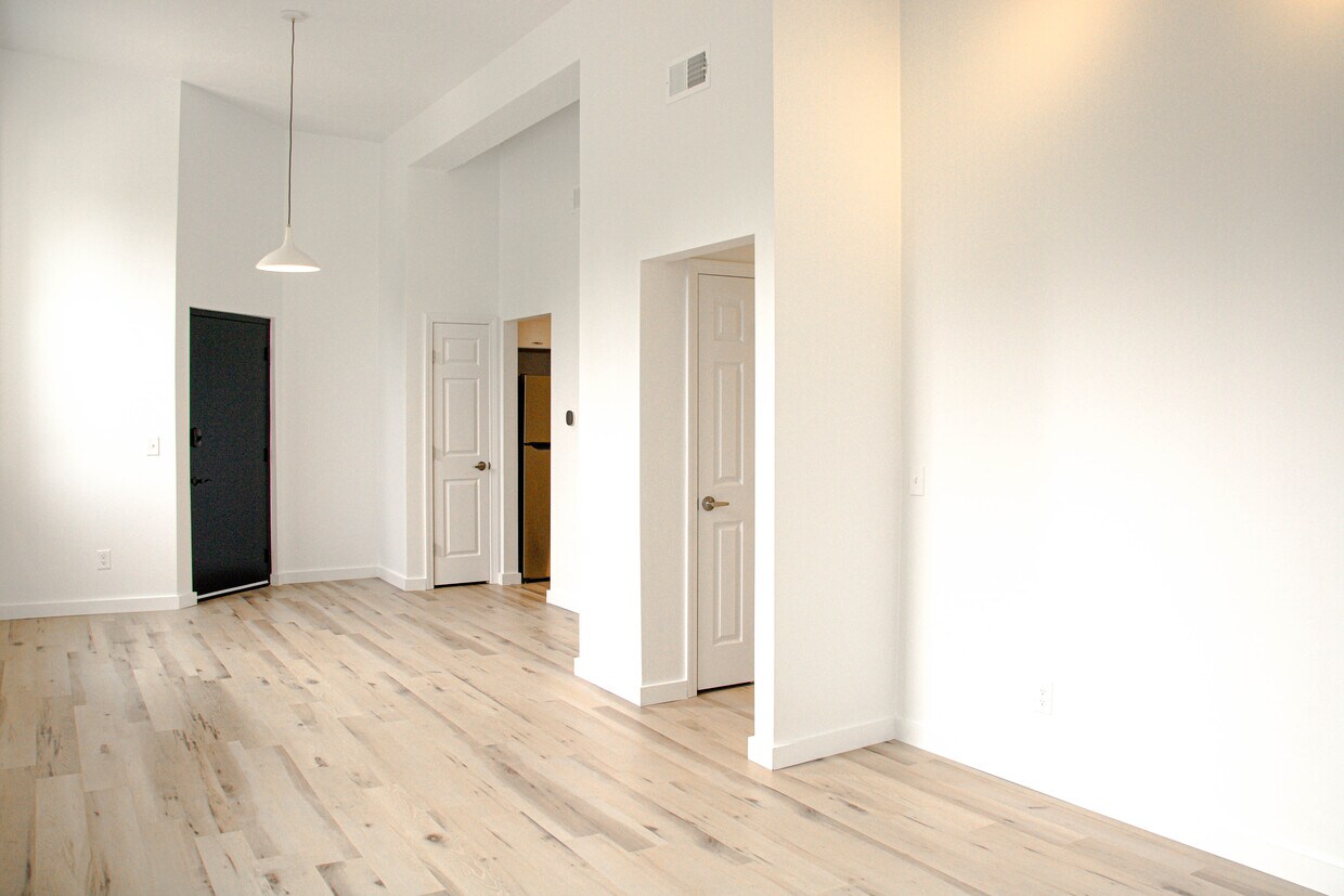 8 School St Unit 2, Sturbridge, MA 01518 8 School St Sturbridge, MA