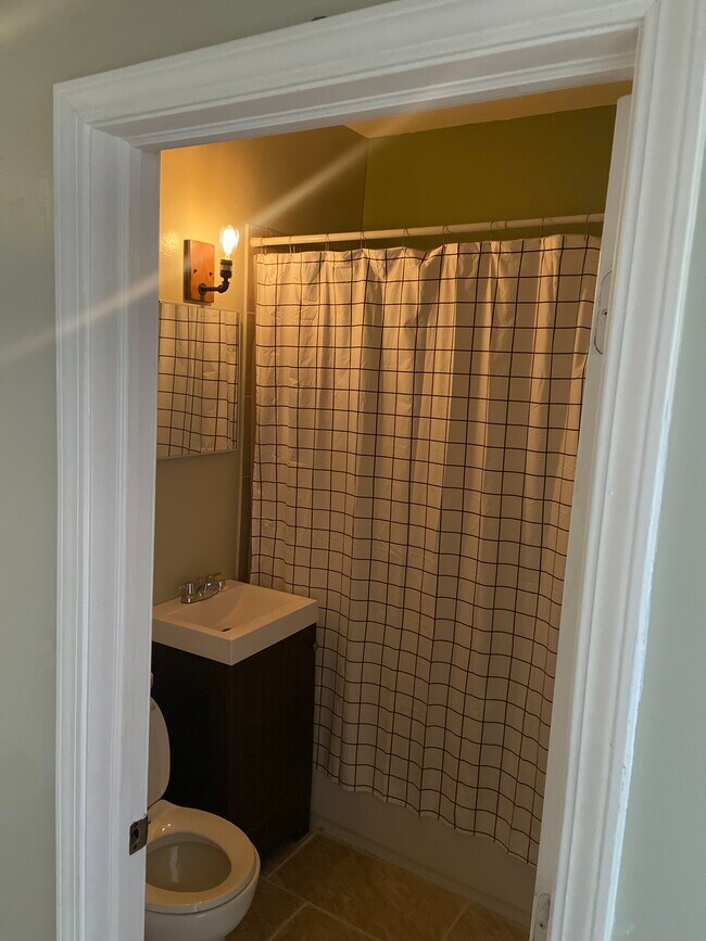 Bathroom - 1631 S Central Park Ave