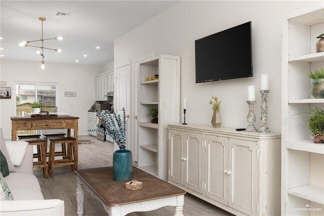 Foto del edificio - 16 Bass Ave