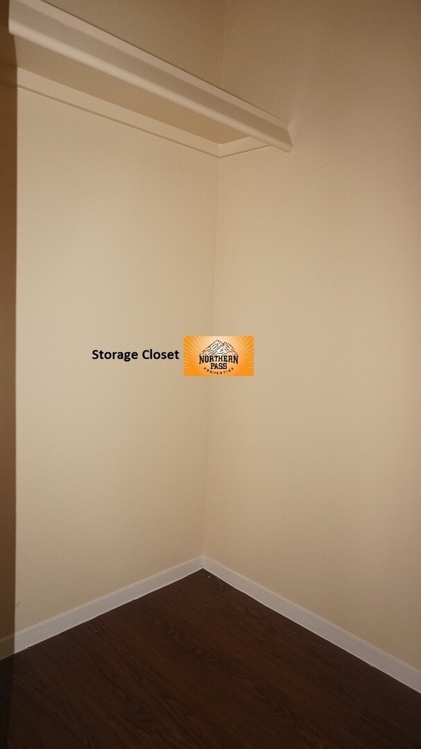 Building Photo - Cozy 1 Bedroom Apartment