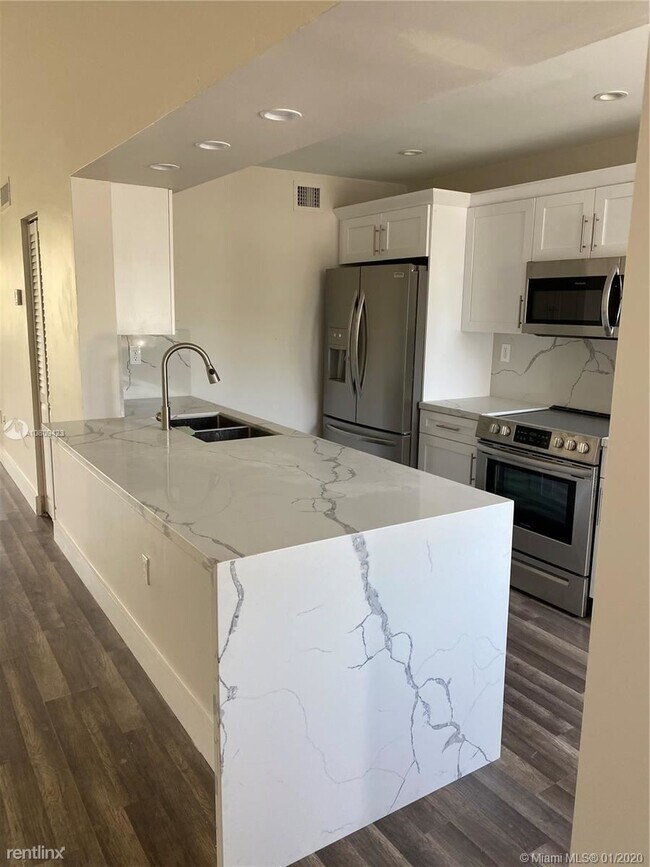 Foto del edificio - 4600 NW 97th Pl