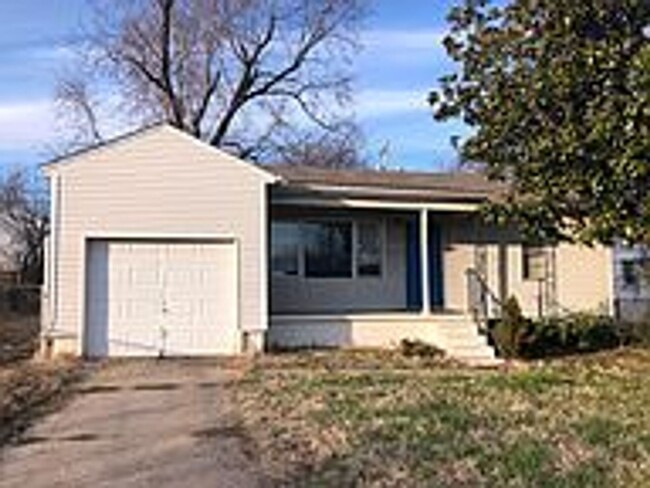 Building Photo - 2 Bed / 1 Bath in Tulsa!