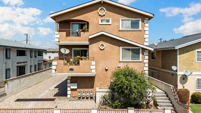 Foto del edificio - 1559 W 207th St