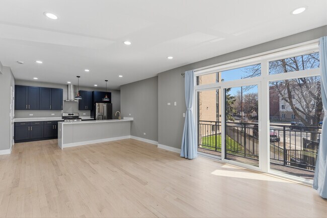 Foto del edificio - 7428 N Rogers Ave