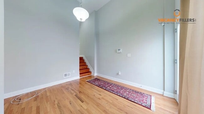 Building Photo - 17 E 21st St