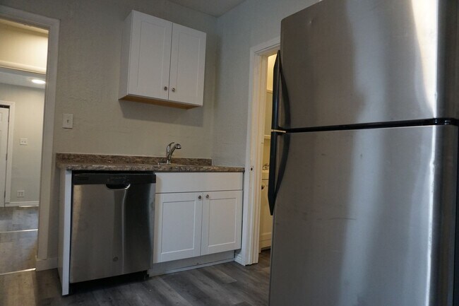 Building Photo - 968 W 500 S