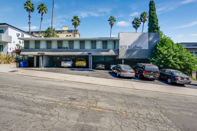 Foto del edificio - 1820 N La Brea Ave