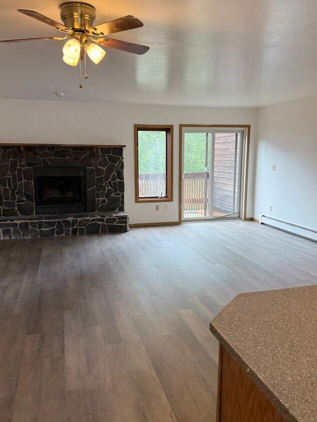 Foto principal - West Anchorage | 3BR 2.5BA | Garage | Pets...