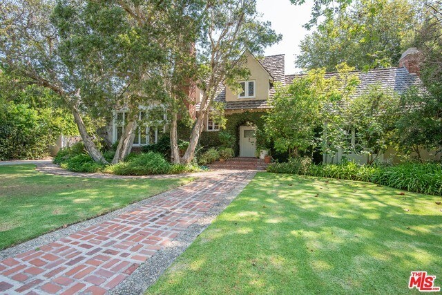 Primary Photo - 222 S Chadbourne Ave