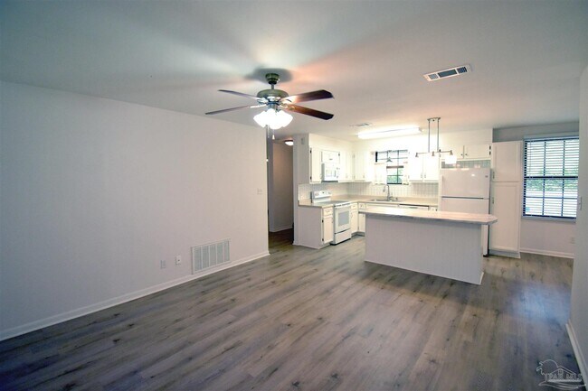 Building Photo - 6427 Kennington Cir