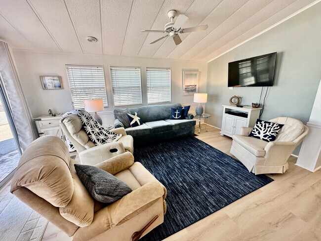 Foto del edificio - 274 Nettles Blvd