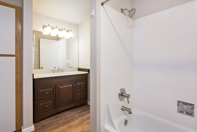 Foto del edificio - 9515 Interlake Ave N