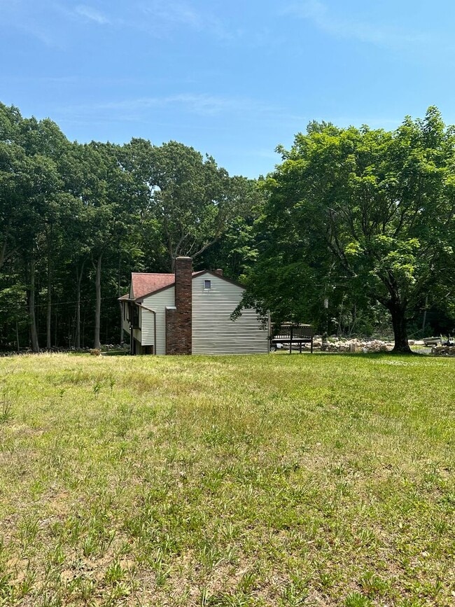 Building Photo - Welcome to this sizable raised ranch home!