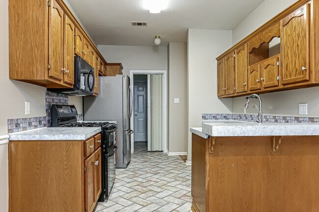 Foto del edificio - 2318 Redwood Dr