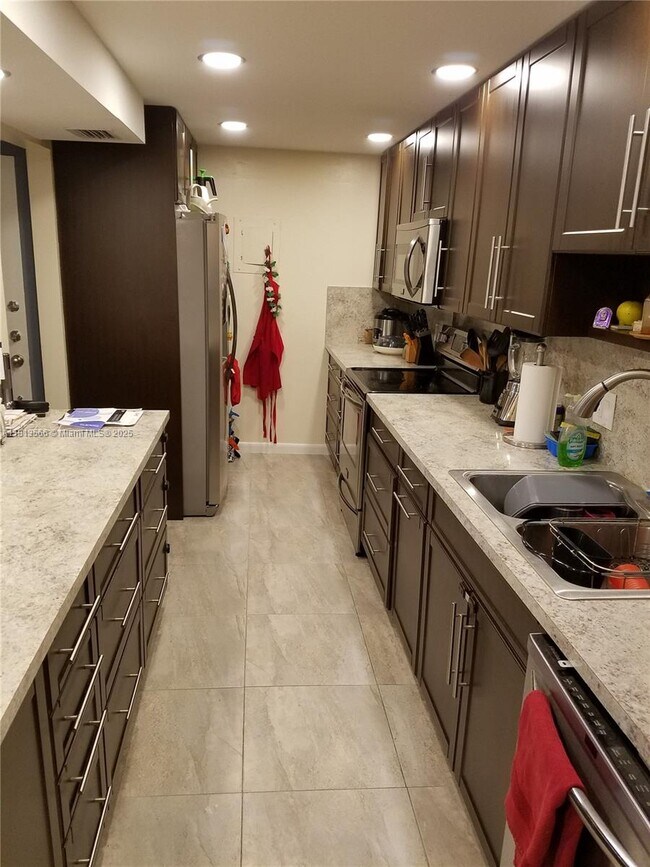 Foto del edificio - 3860 NE 170th St