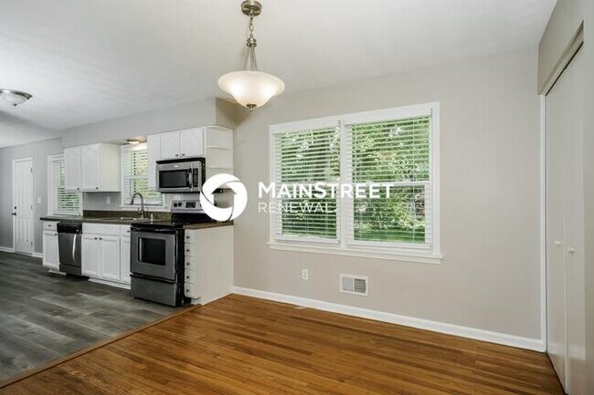 Foto del edificio - 3 Bedroom Pet-Friendly Home in LOUISVILLE, KY with Main Street Renewal