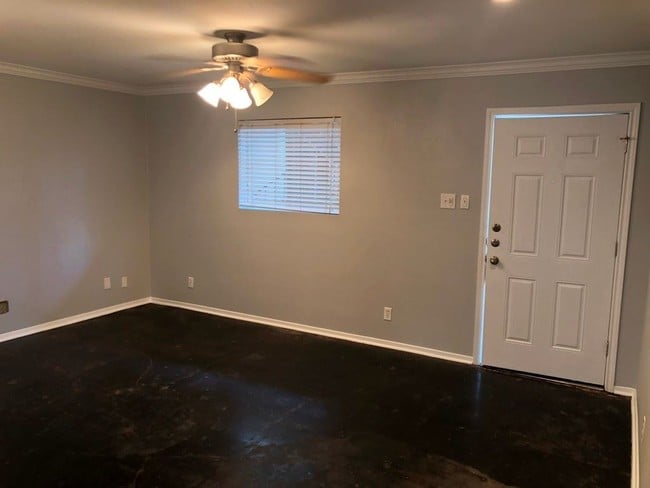 Building Photo - 1 br, 1 bath House - 2514 Thornton Rd. #12